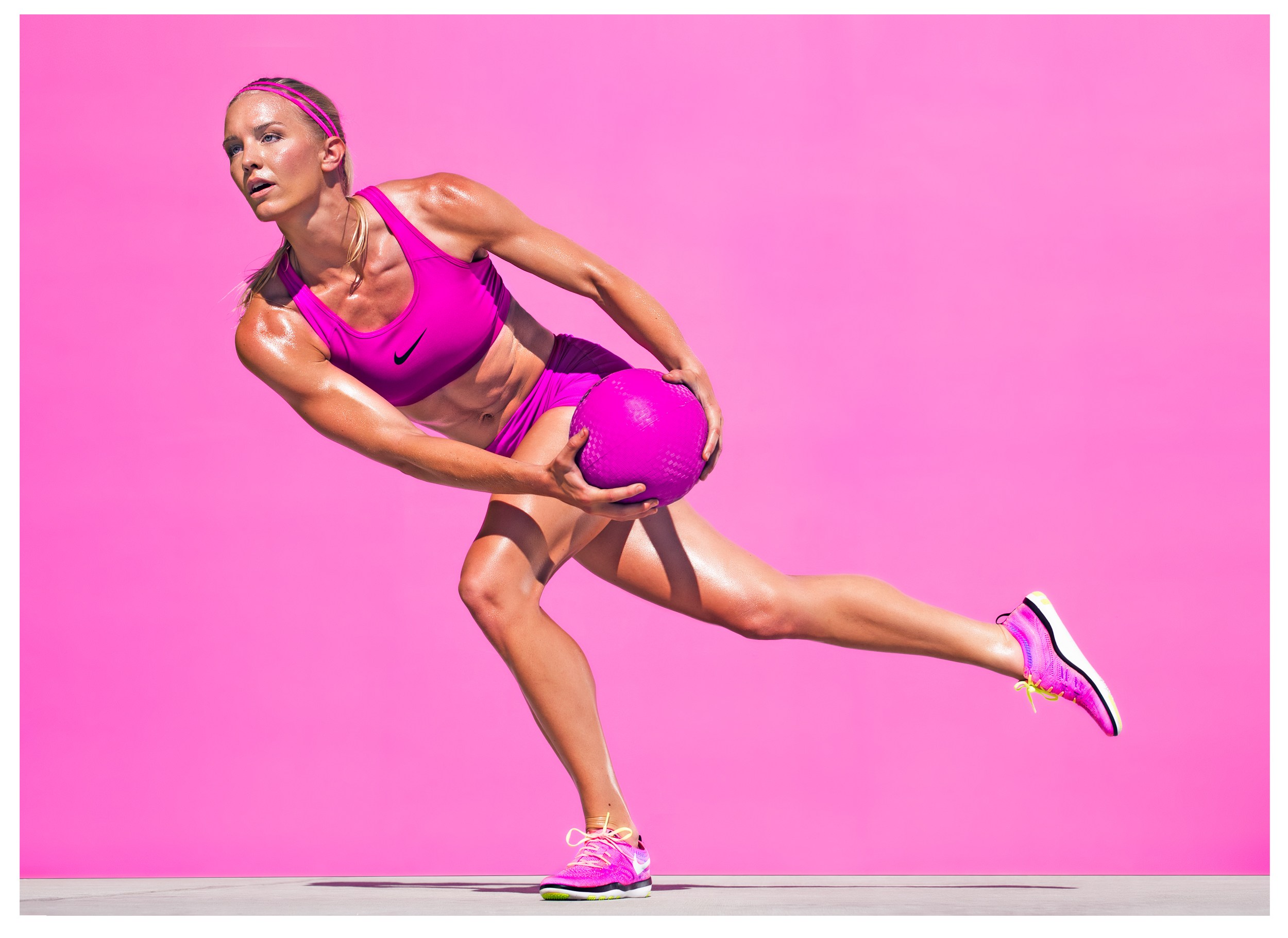 2500x1822, 380 Kb / найк, мяч, фиолетовое, спортсменка