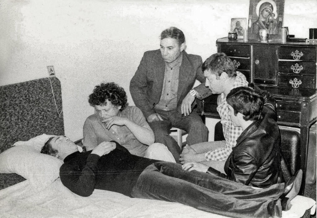 1024x703, 134 Kb / труп,Высоцкий, В.Янклович, В.Туманов, В.Абдулов, ч/б