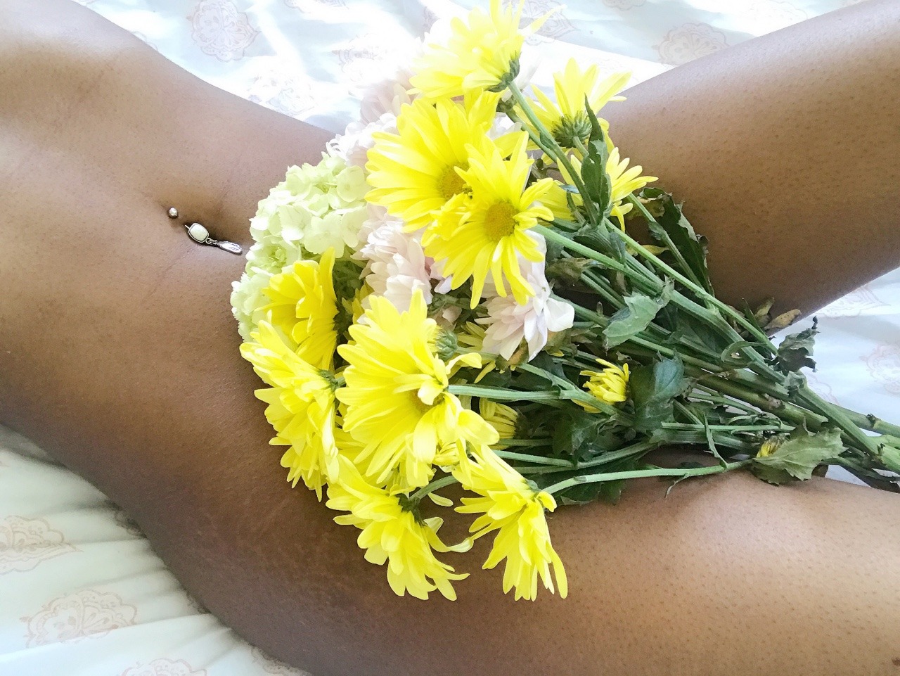 1280x961, 354 Kb / хризантемы, букет, пирсинг