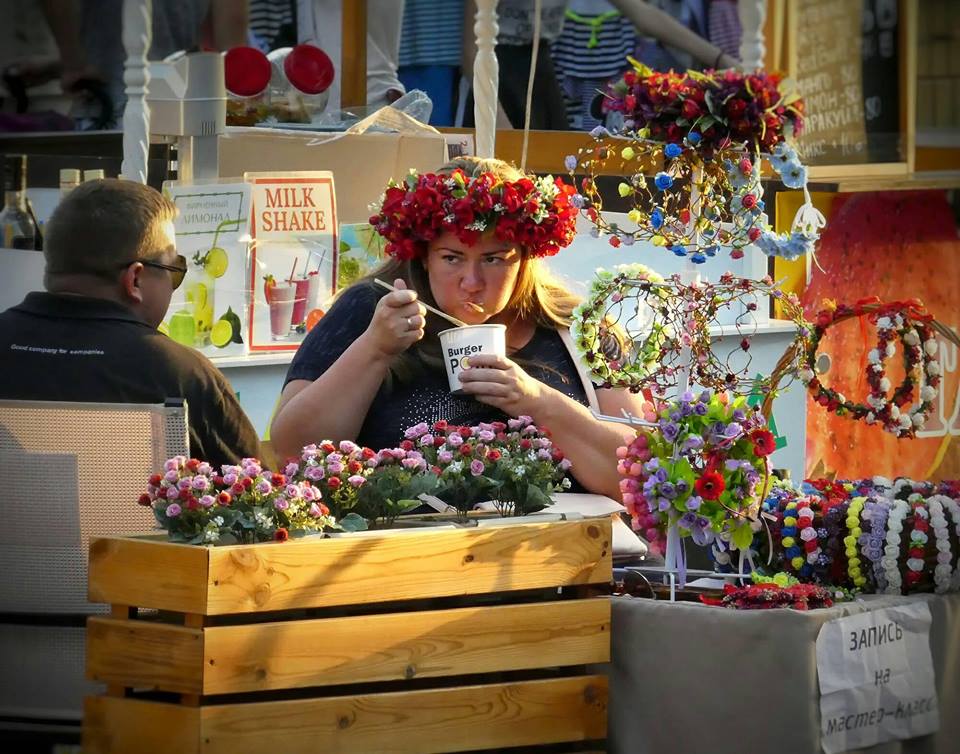 960x754, 139 Kb / украина, венки, ободки, цветы, женщина, бургер, обед