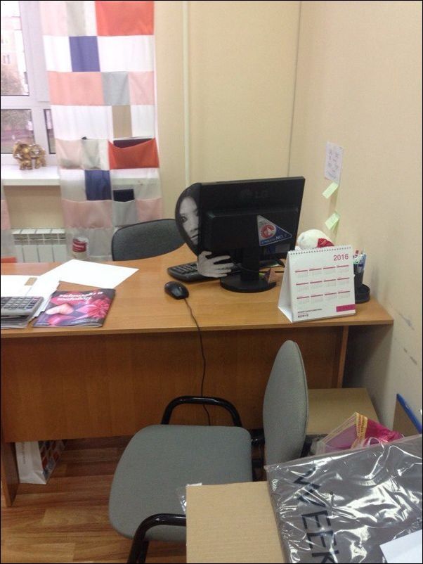 602x802, 64 Kb / монитор, звонок, ужасы