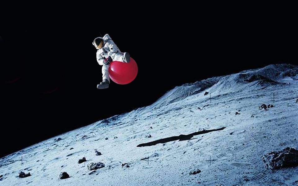 960x598, 69 Kb / луна, космонавт, шар