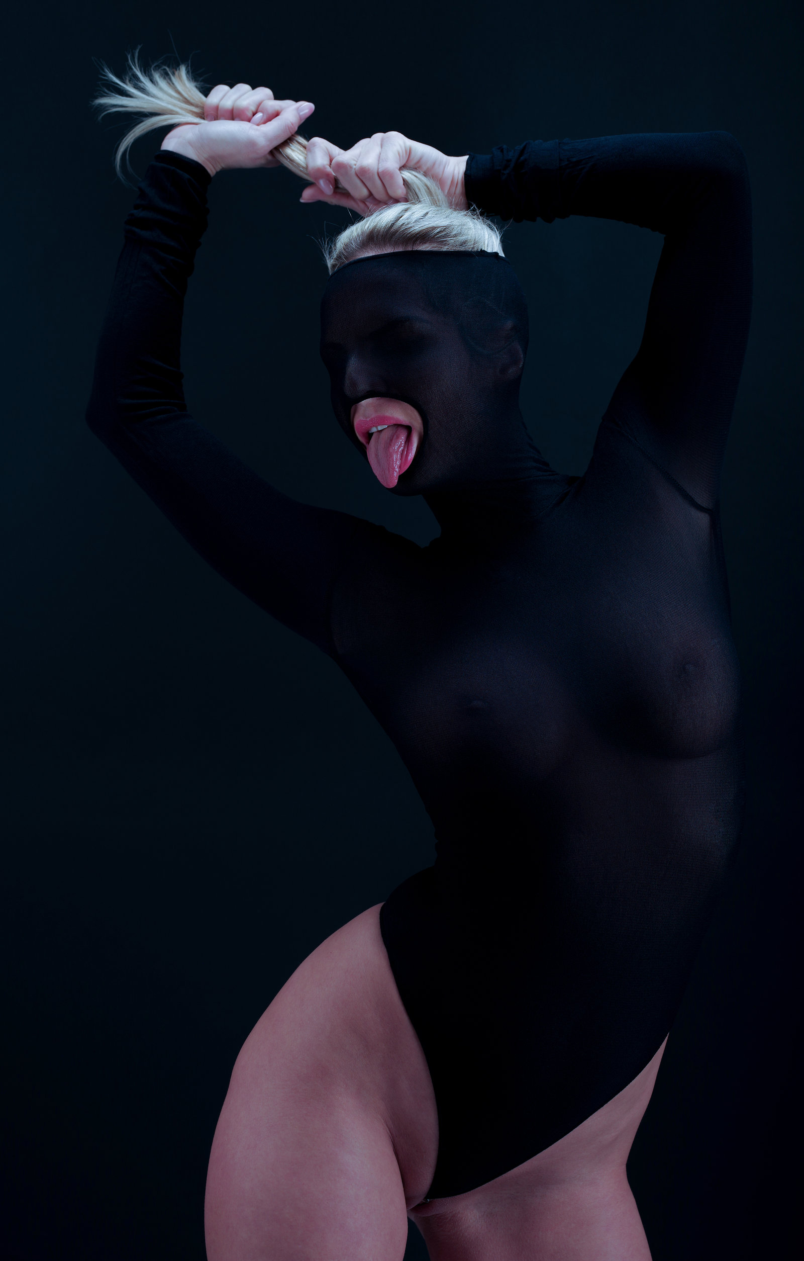 1600x2508, 316 Kb / боди, язык, чулок, блондинка, Марк Бергманн