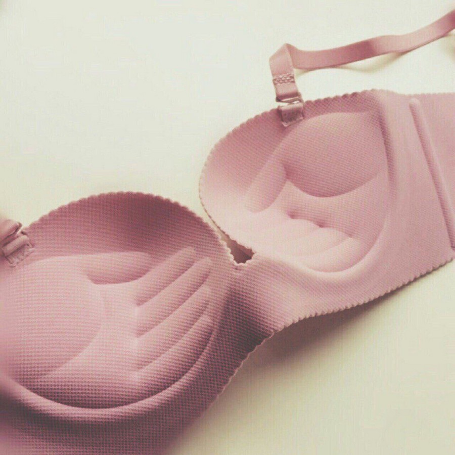 900x900, 131 Kb / лифчик, руки