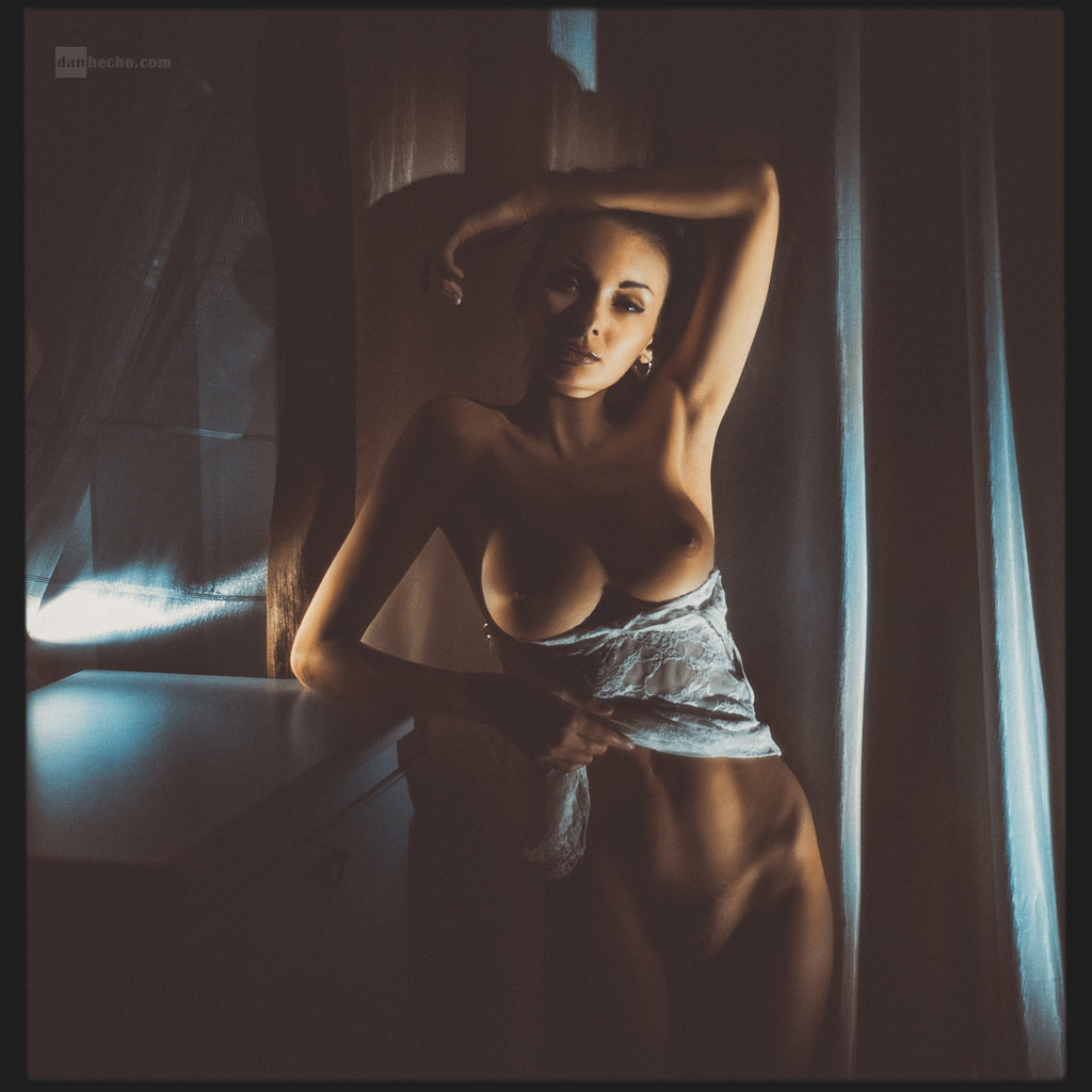 1024x1024, 128 Kb / Алёна, стол, тумба, ночнушка, сиськи, danhecho