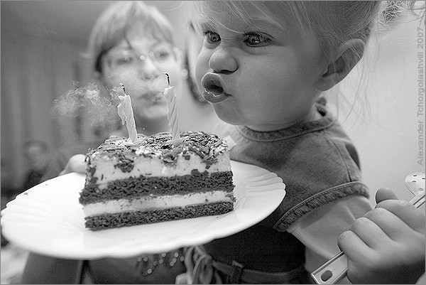 600x401, 80 Kb / ребенок, торт, свечи, ч/б