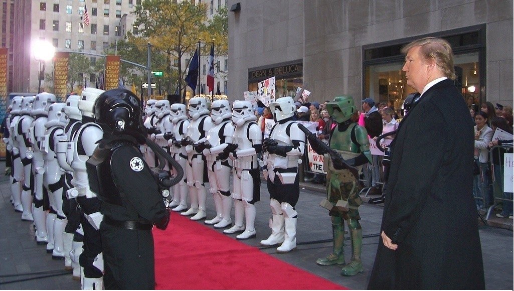 1025x580, 240 Kb / трамп, дорожка, штурмовики