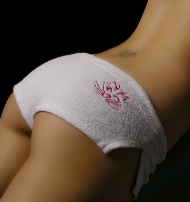 638x679, 54 Kb / попа, шортики