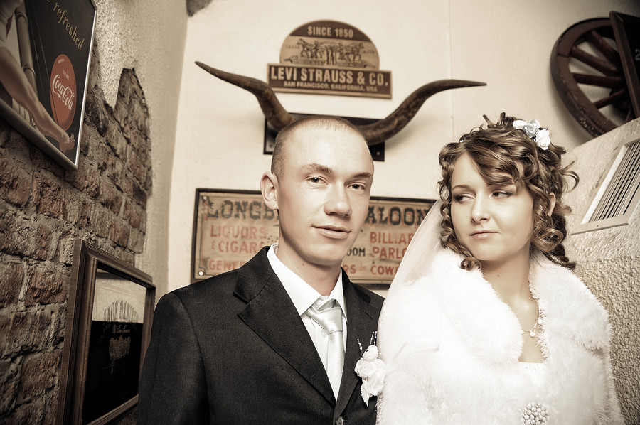 900x598, 206 Kb / сепия, рога, невеста, свадьба, кока-кола, колесо