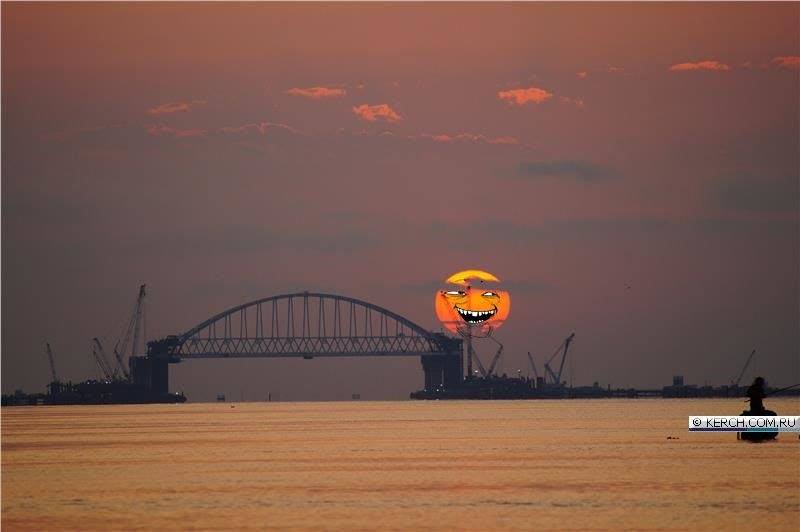 800x532, 26 Kb / арка, мост, политота