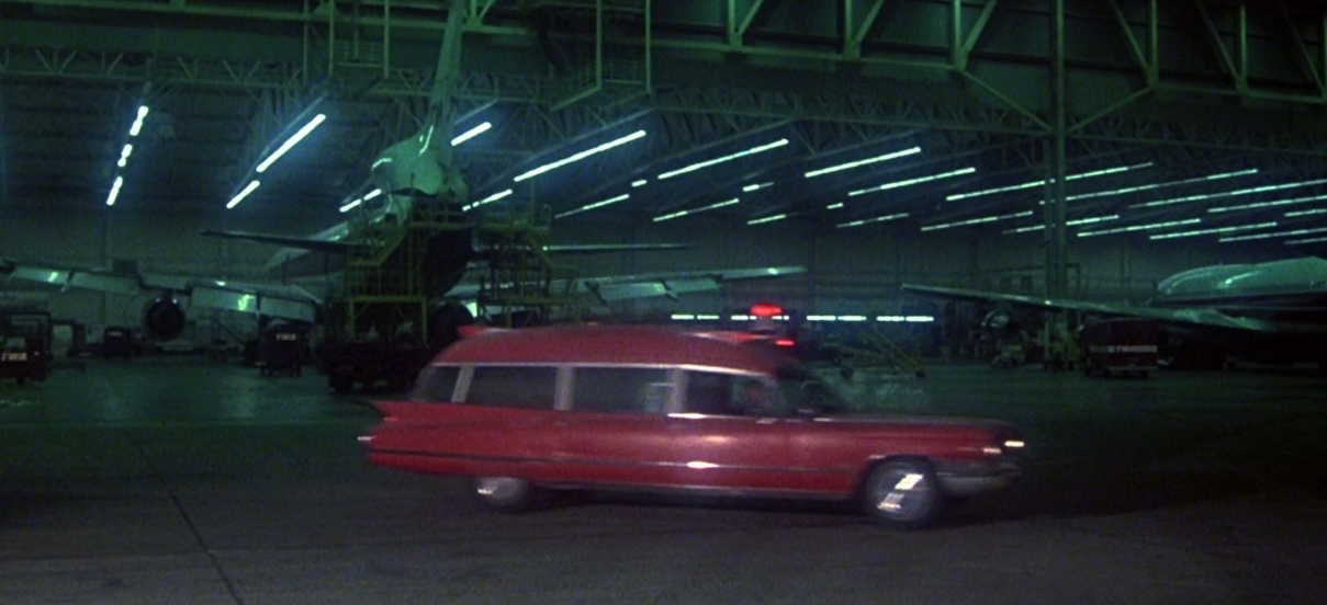 1209x552, 391 Kb / авто, ангар, самолёты