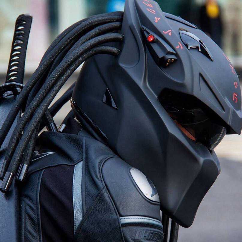 807x807, 126 Kb / шлем, хищник