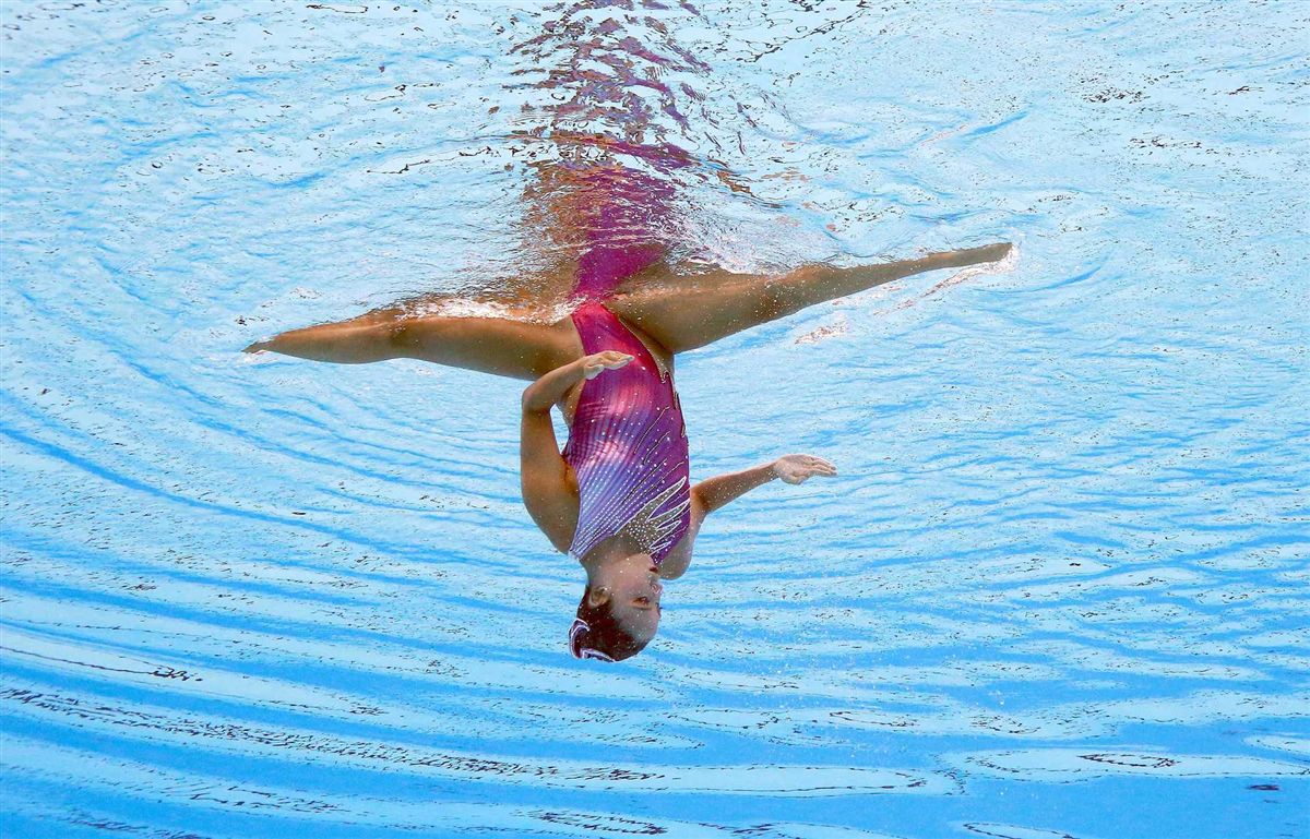 1200x769, 239 Kb / пловчиха, синхронистка, бассейн, под водой