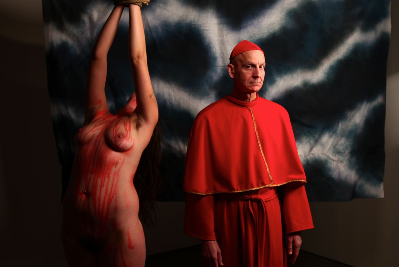 1319x883, 76 Kb / женщина, привязана, кровь, краска, священнослужитель