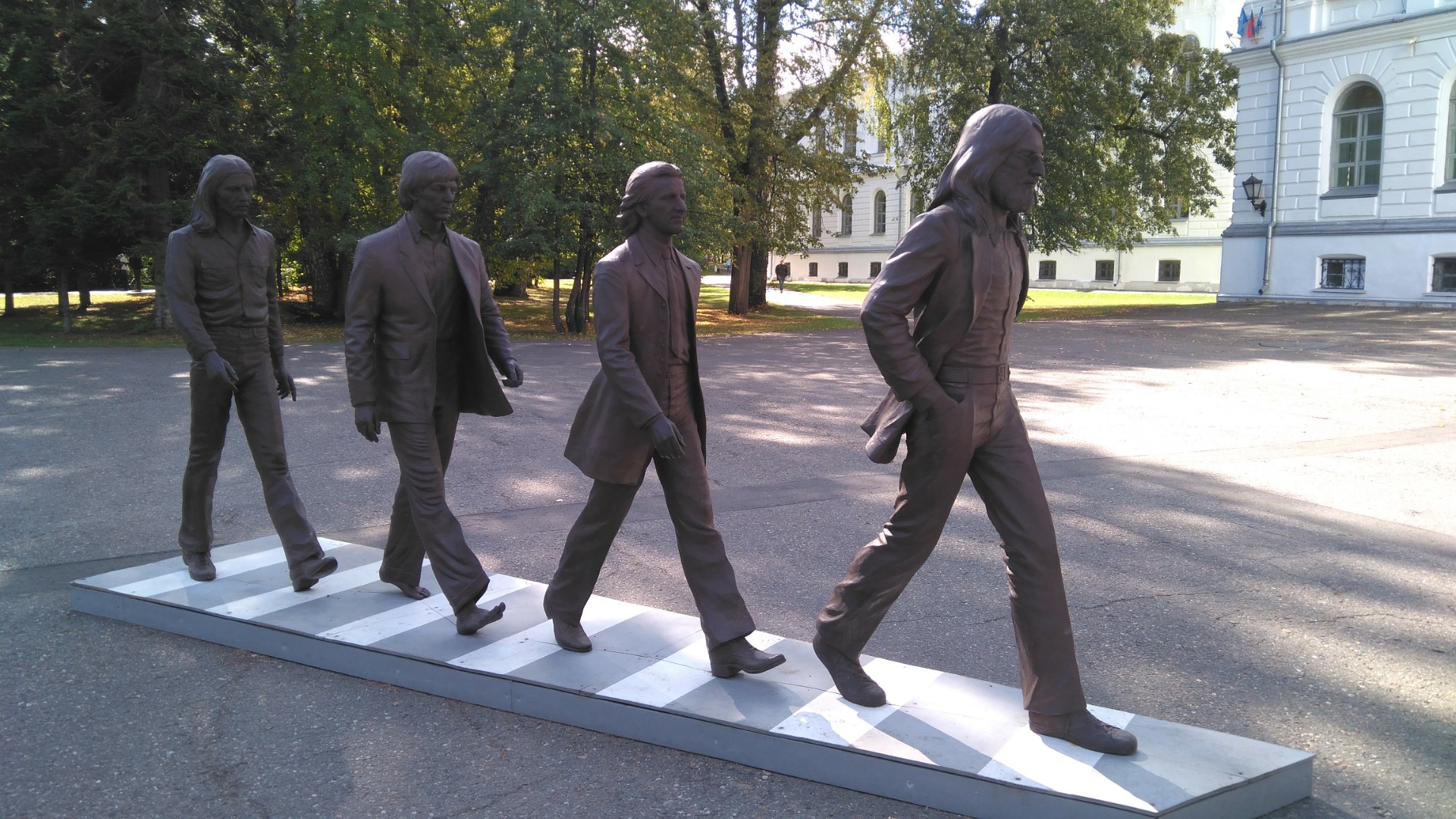 1920x1080, 589 Kb / Битлз, шагают, босой, Томск, ТГУ