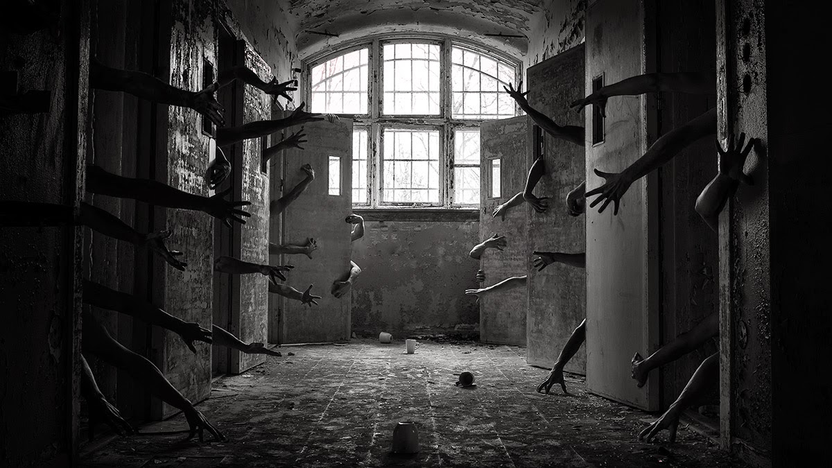 1200x675, 196 Kb / старое здание, окно, двери, руки, кружки