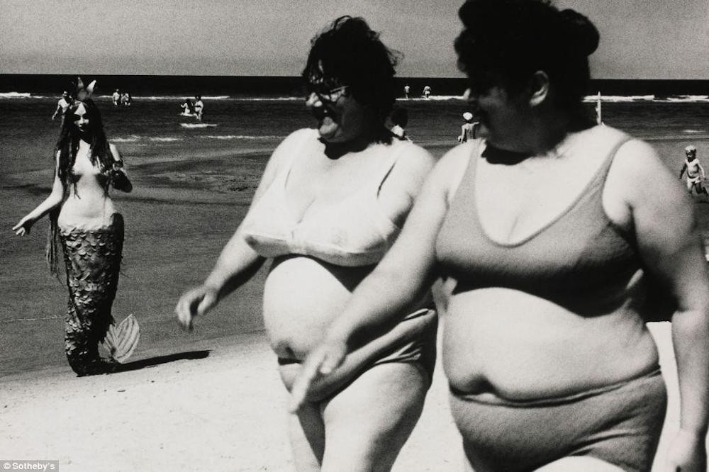 1000x666, 111 Kb / толстухи, русалка, море, пляж, ч/б