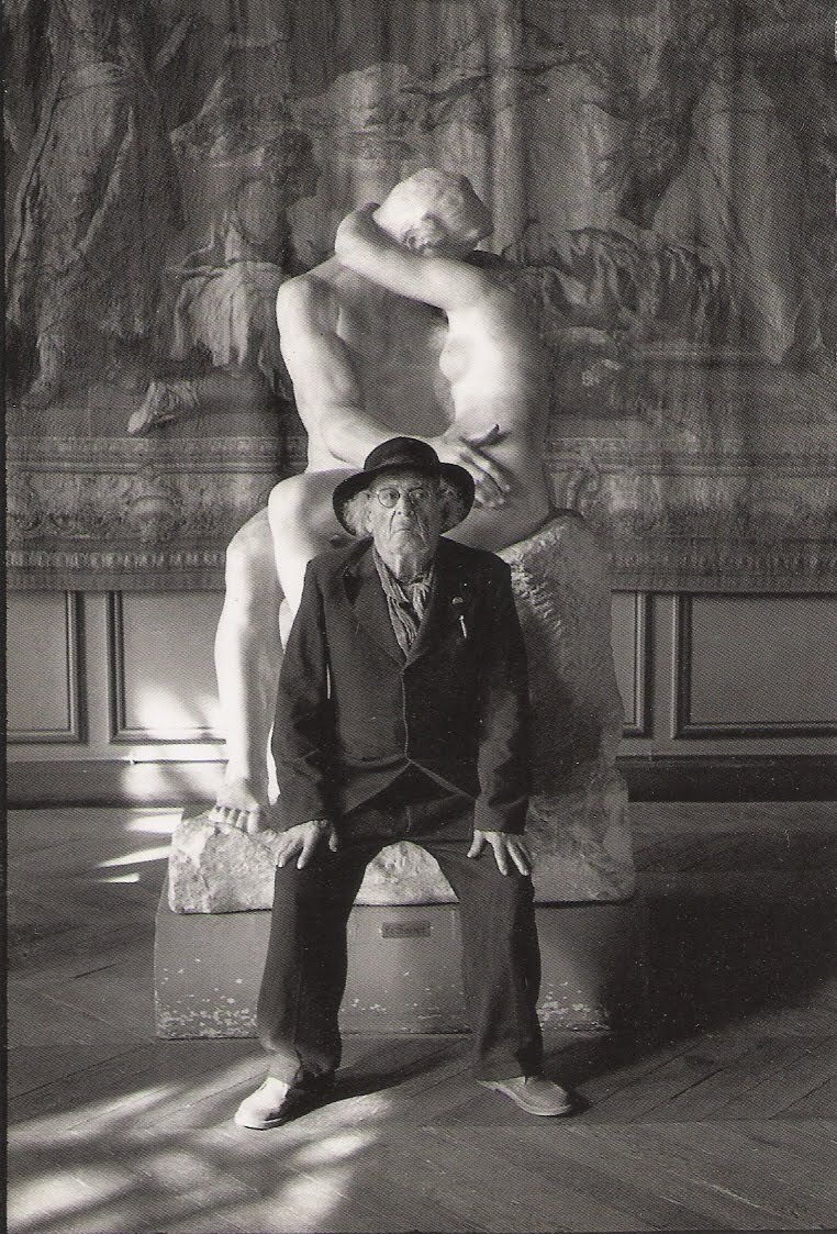 762x1123, 262 Kb / Огюст, Роден, поцелуй, скульптура, музей, модель, шляпа, старик, ч/б