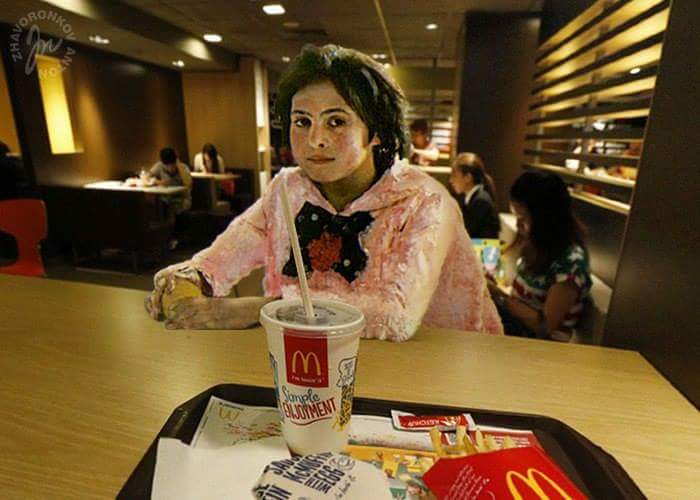 700x500, 40 Kb / Девочка, Макдональдс, картина, персики