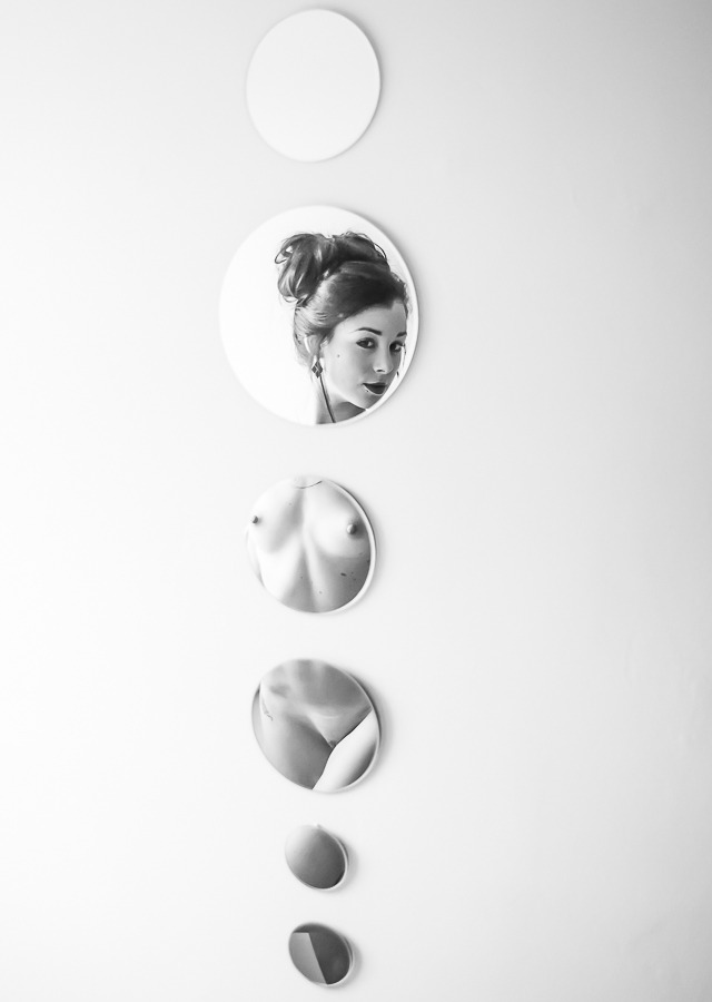 640x900, 44 Kb / зеркала, ч/б, голая