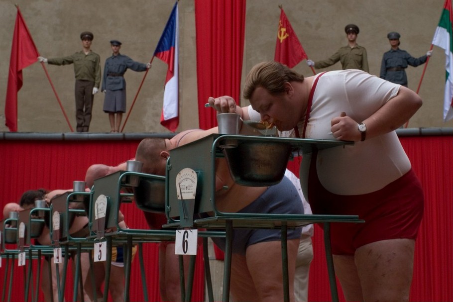 910x607, 105 Kb / флаг, совок, ссср, весы, жрут, соревнование