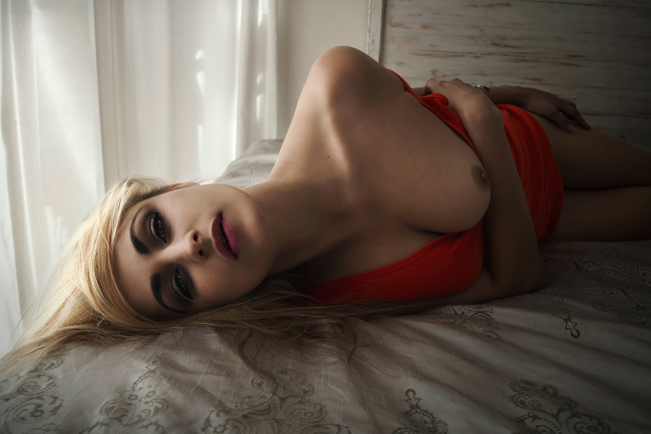 1280x853, 202 Kb / постель, блондинка, сиськи