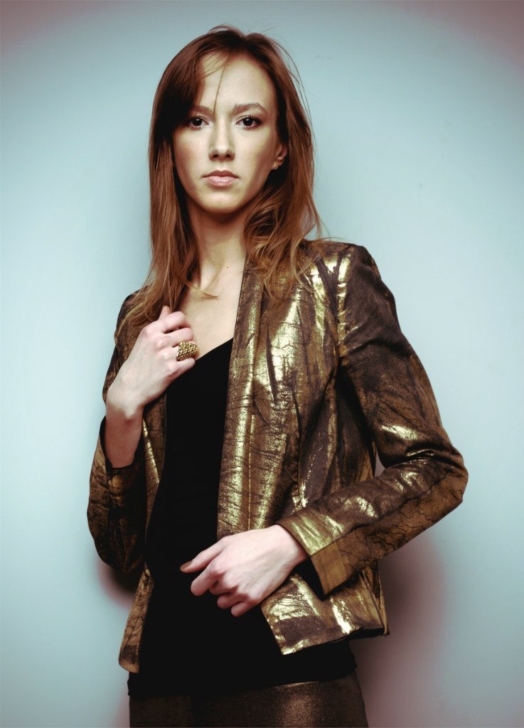 737x1024, 152 Kb / золотой, пиджак, кольцо, супруга