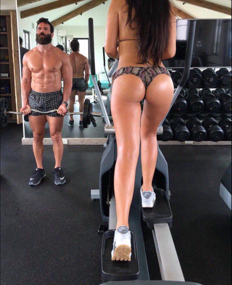 747x916, 91 Kb / женская жопа,мужик,борода,спортзал