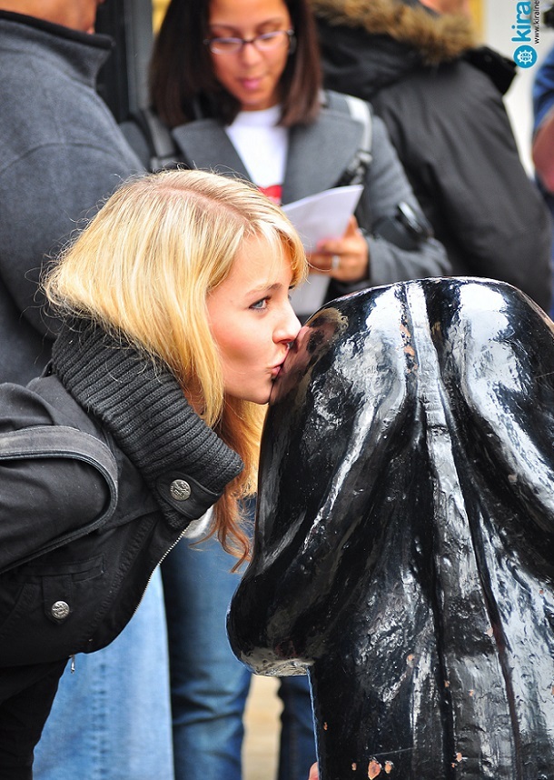 610x858, 210 Kb / шлем, дарт вейдер, поцелуй, член