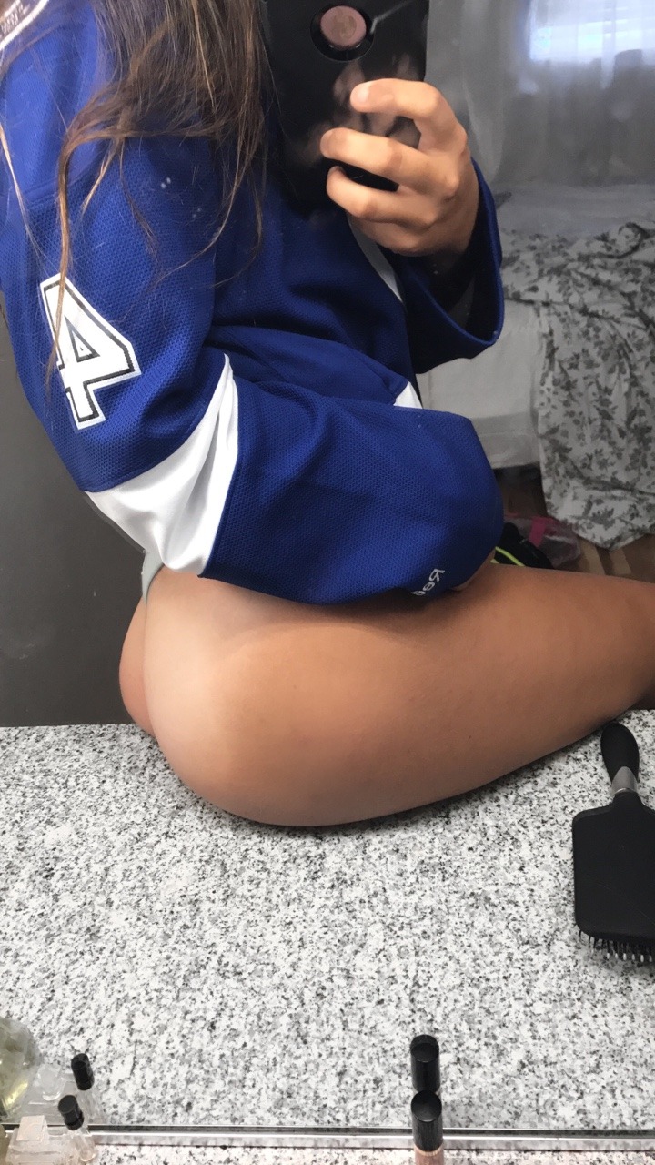 720x1280, 292 Kb / форма, щетка, зеркало, попа, селфи