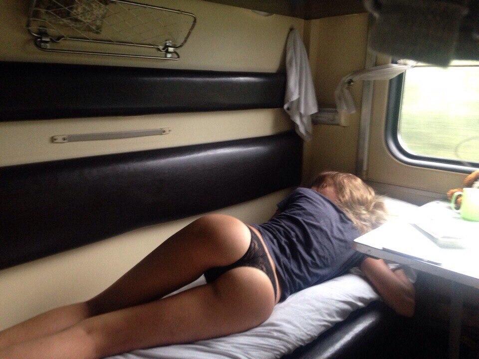 960x720, 86 Kb / купе, вагон, блондинка