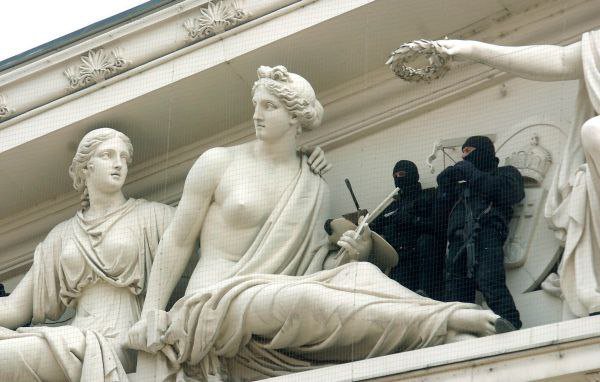 600x382, 47 Kb / снайперы, спецназ, скульптуры