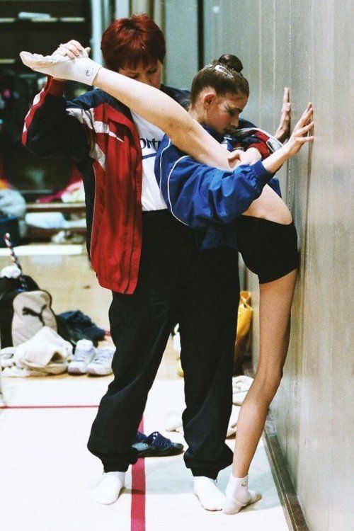 500x750, 75 Kb / гимнастка, тренер, растяжка