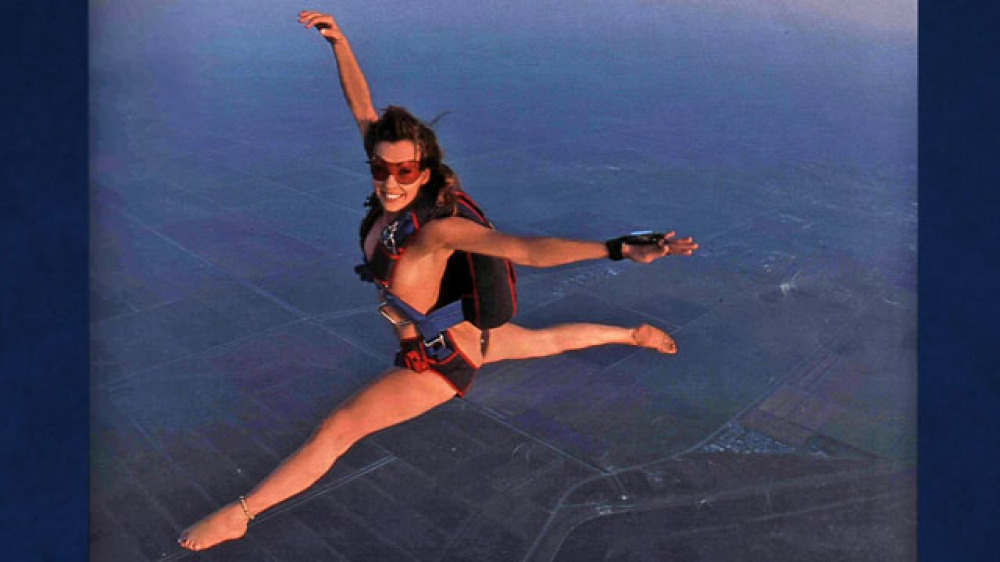 1000x562, 103 Kb / прыжок, парашют, балерина, очки