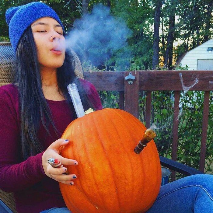 700x700, 133 Kb / тыква, бонг, курит