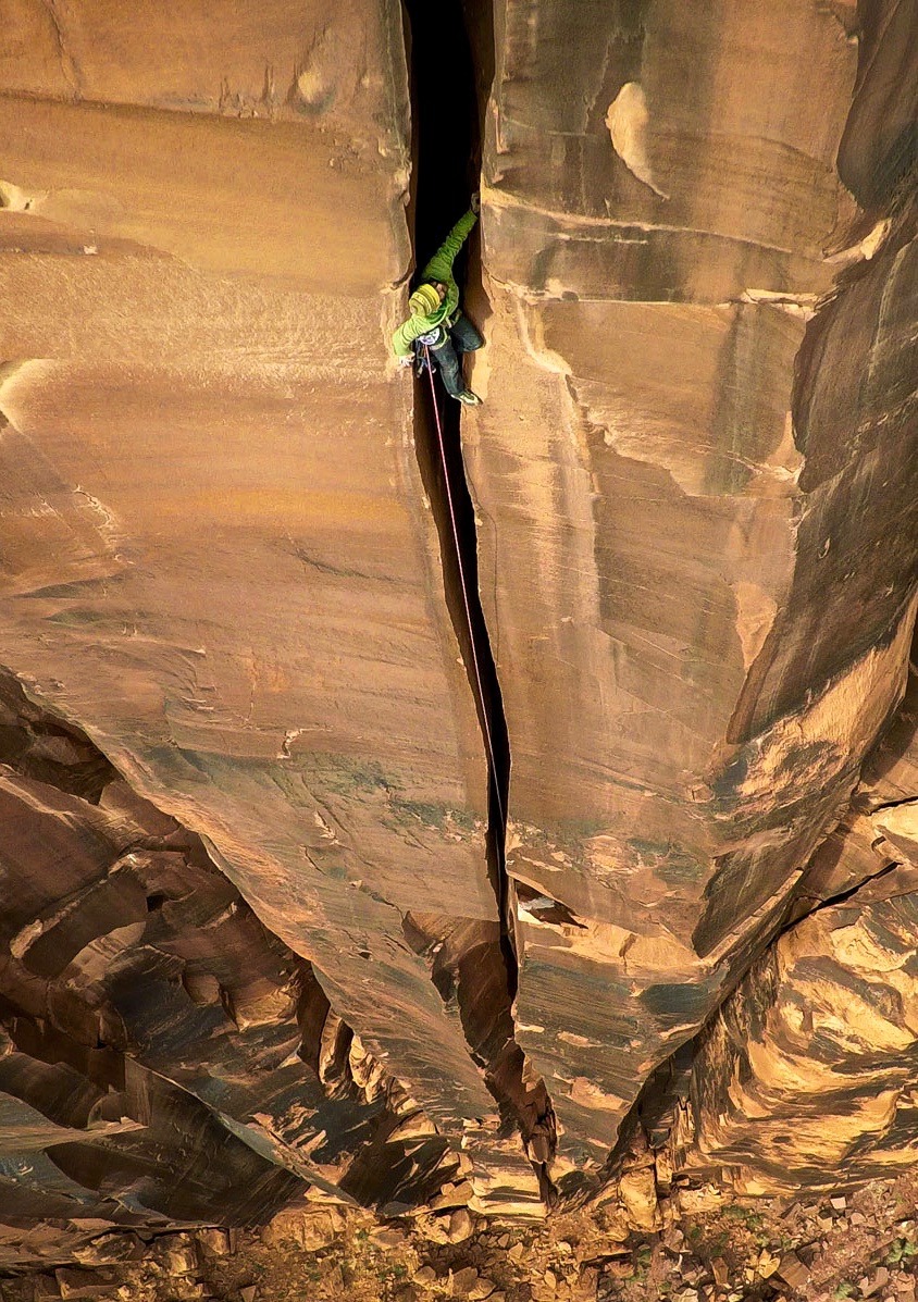 844x1197, 425 Kb / скала, альпинист