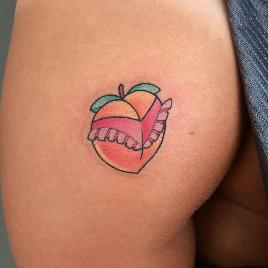 1080x1080, 124 Kb / персик, попа, трусики, тату