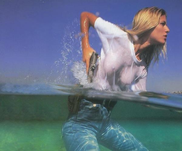 600x498, 30 Kb / джинсы, вода, футболка, блондинка