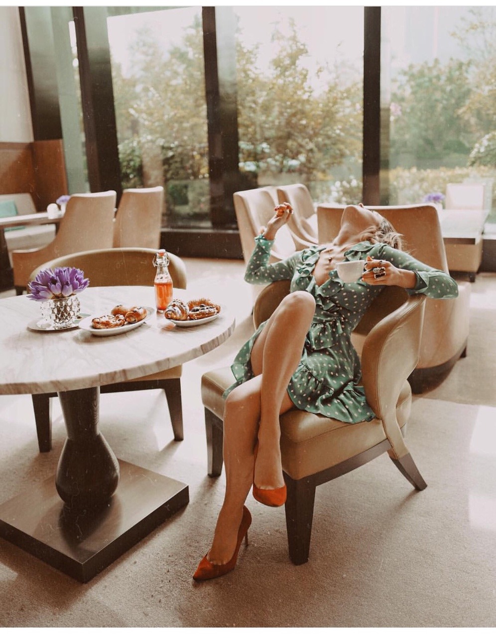 996x1280, 305 Kb / кресло, платье, стол, вкусняшки, окно, чашка