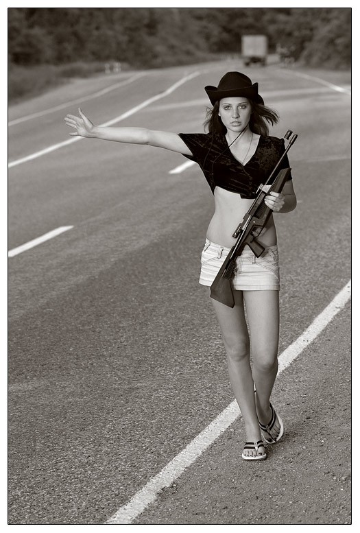 525x777, 117 Kb / ч/б, охотница