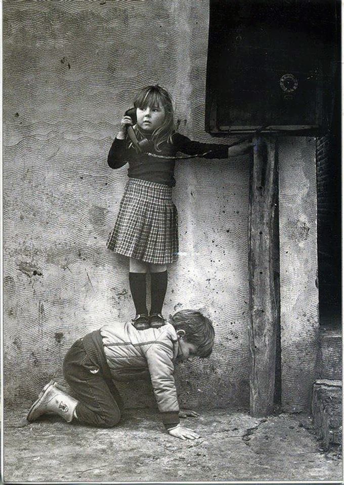 680x960, 161 Kb / телефон, дети, ч/б