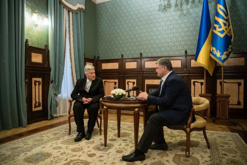 1043x695, 104 Kb / порошенко, линч, политота