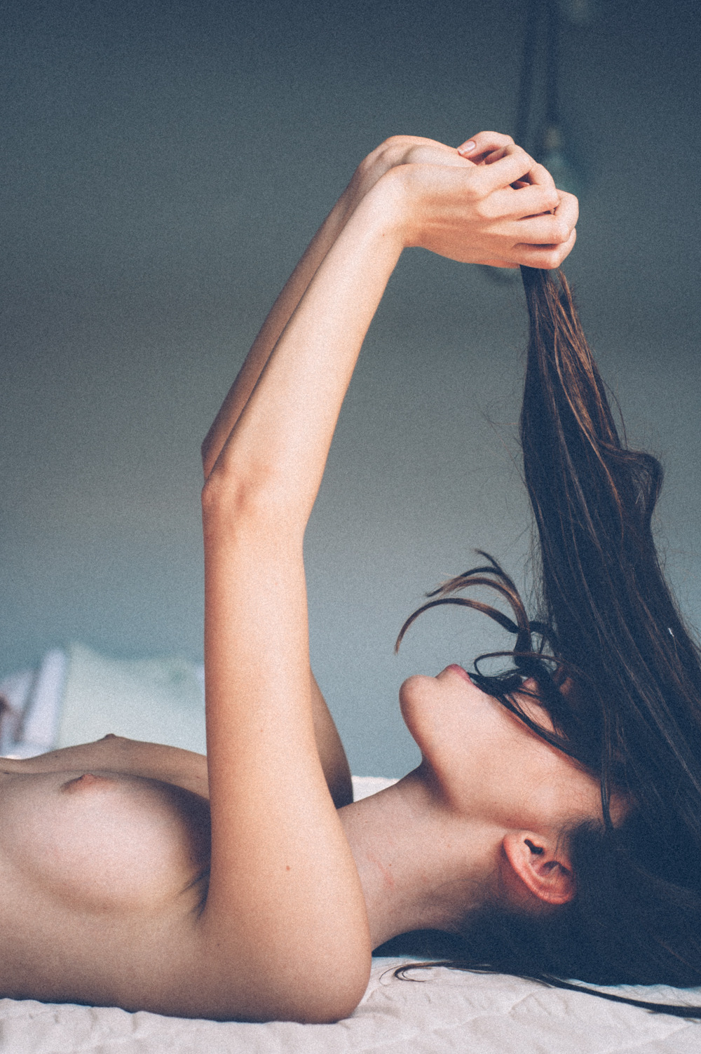 1000x1503, 490 Kb / волосы, грудь, лампочки