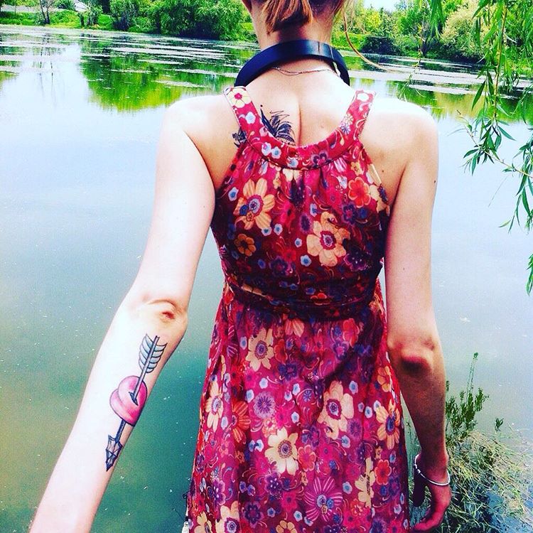 750x750, 140 Kb / платье, наушники, тату, следуй за мной, браслет