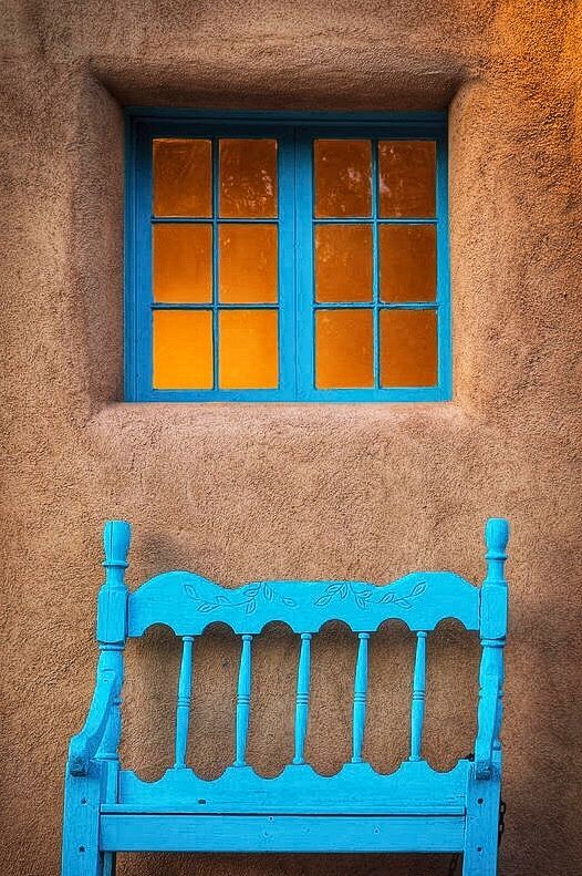 526x791, 127 Kb / скамейка, окно, контраст