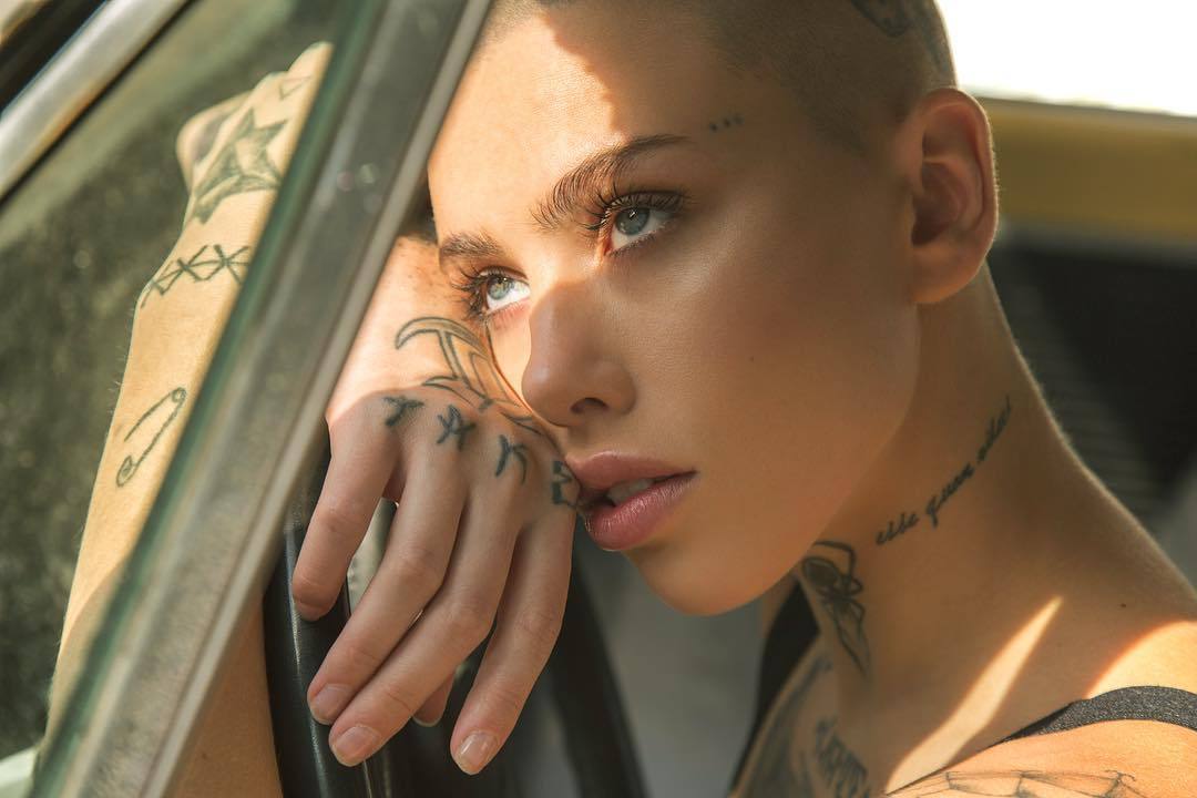 1080x720, 59 Kb / ресницы, тату, девушка, булавка