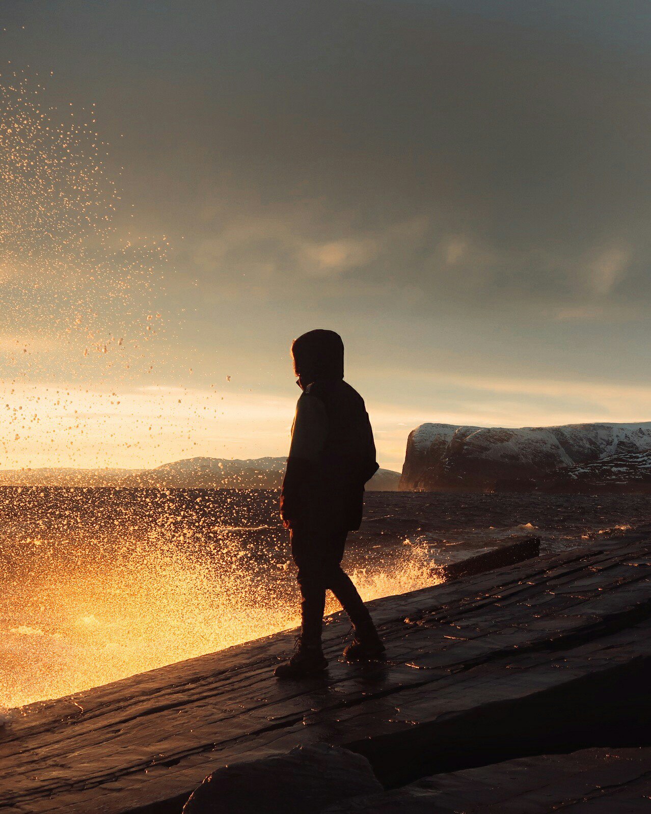 1278x1598, 435 Kb / человек, парень, прилив, закат