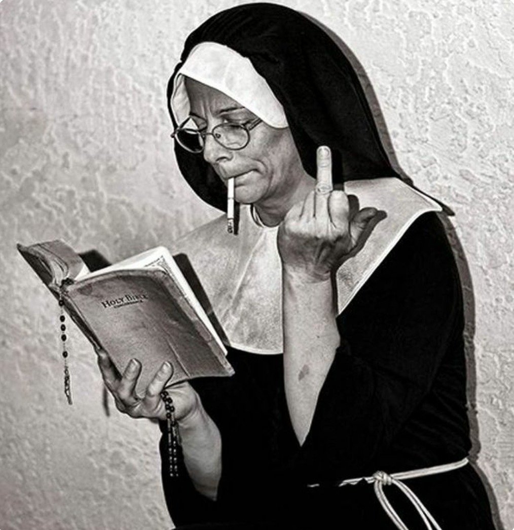 1014x1046, 173 Kb / монашка, библия, сигарета, фак ю, ч/б