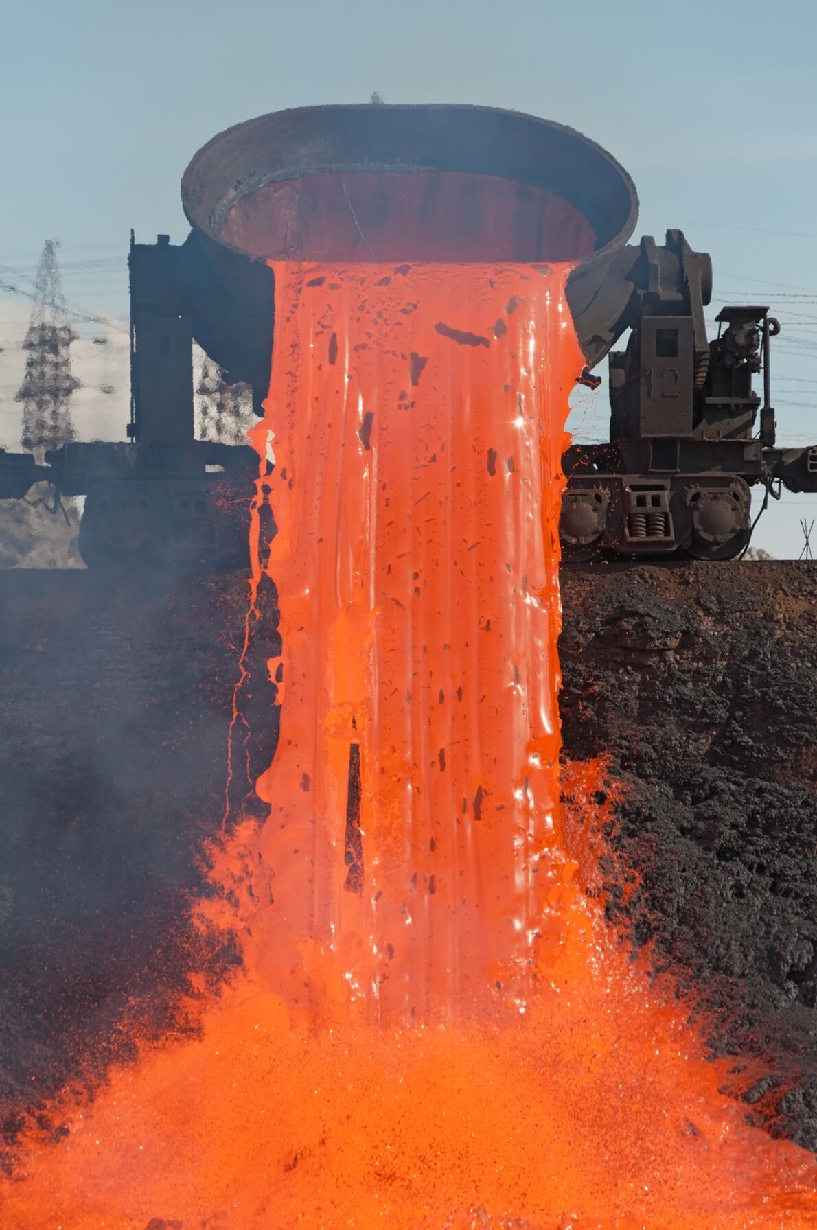 1190x1792, 220 Kb / металл, расплав, шлак, вагон, лэп, 12