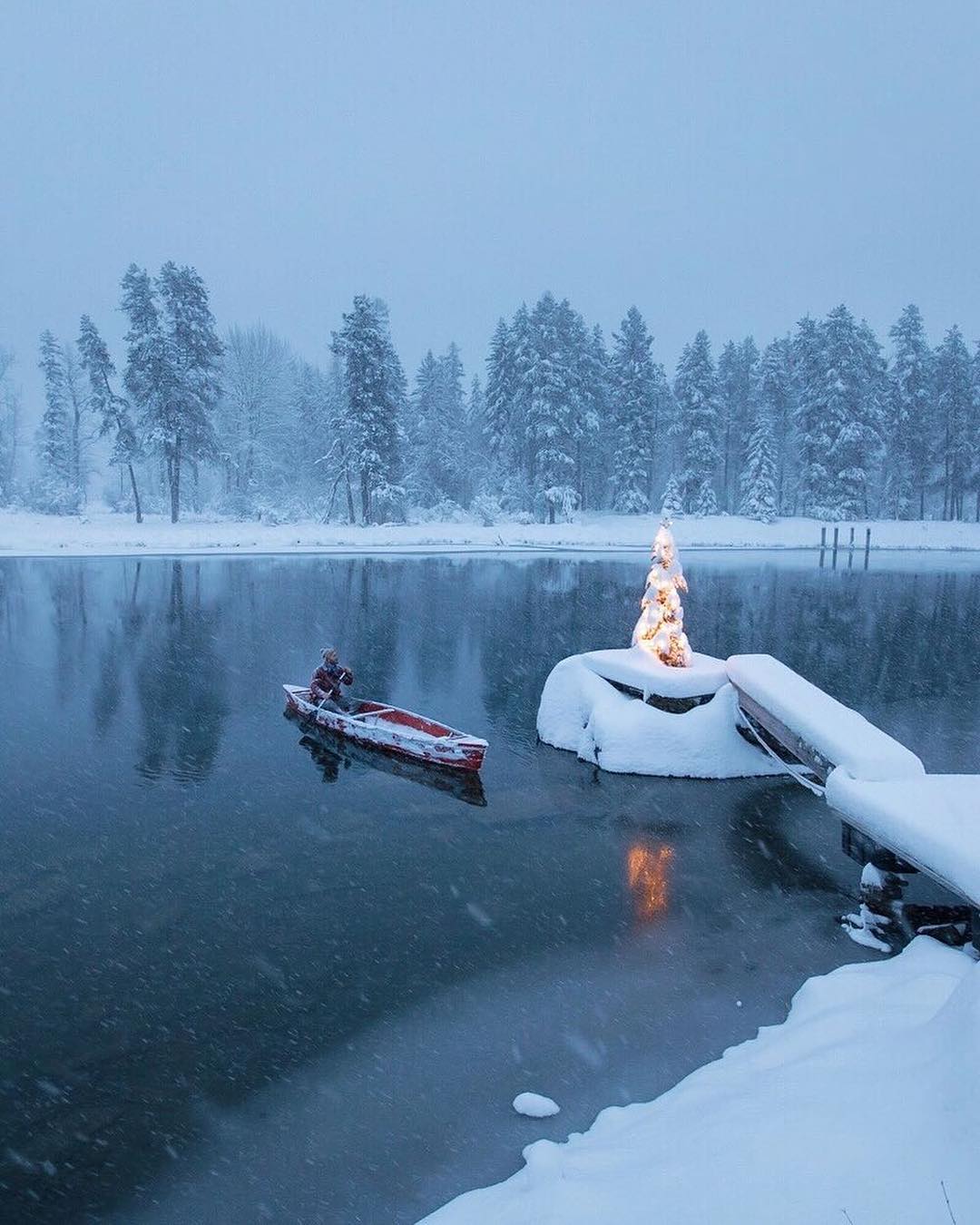 1080x1350, 141 Kb / каяк, лодка, елка, снег, озеро, лес, зима